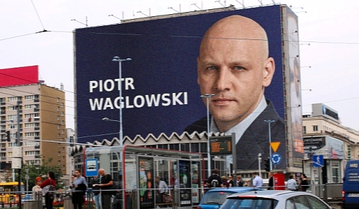 Zmanipulowane zdjęcie reklamy wyborczej w Warszawie